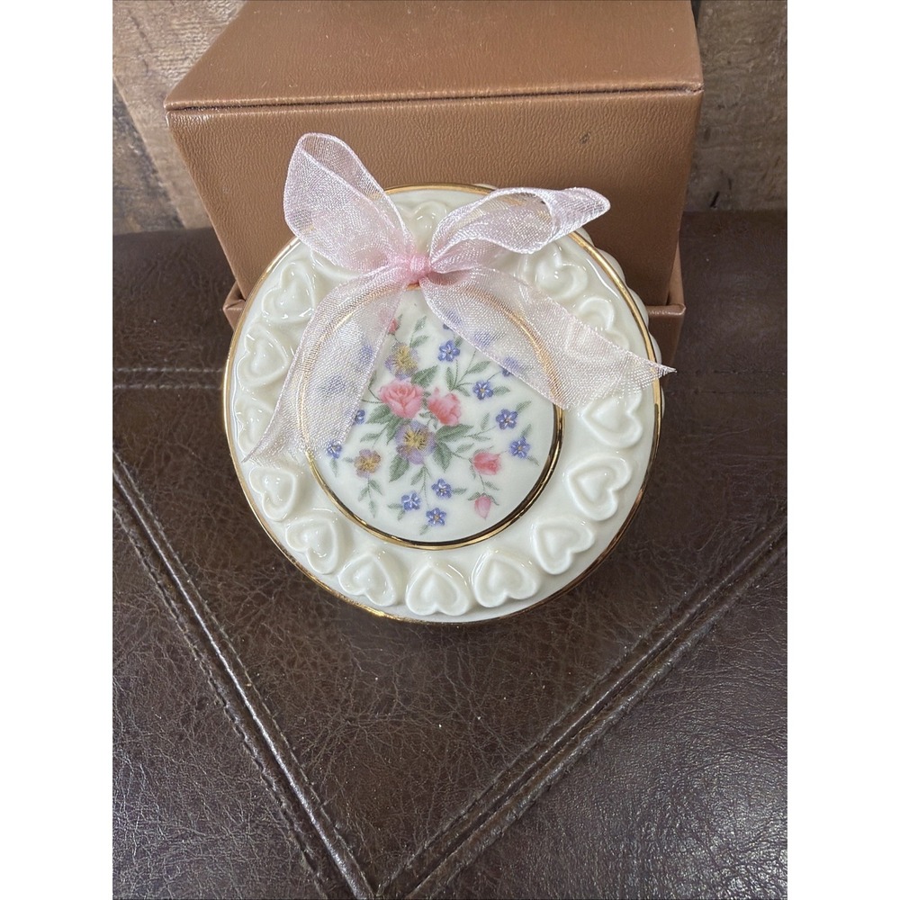 Vintage Lenox Classic Porcelain Trinket Jewelry Box & Heart Pendant Necklace Set